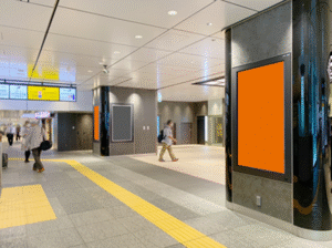 J・ADビジョン ステーションネットワーク単駅 東京駅新幹線北乗換口｜新幹線改札（北寄り）付近にある映像広告