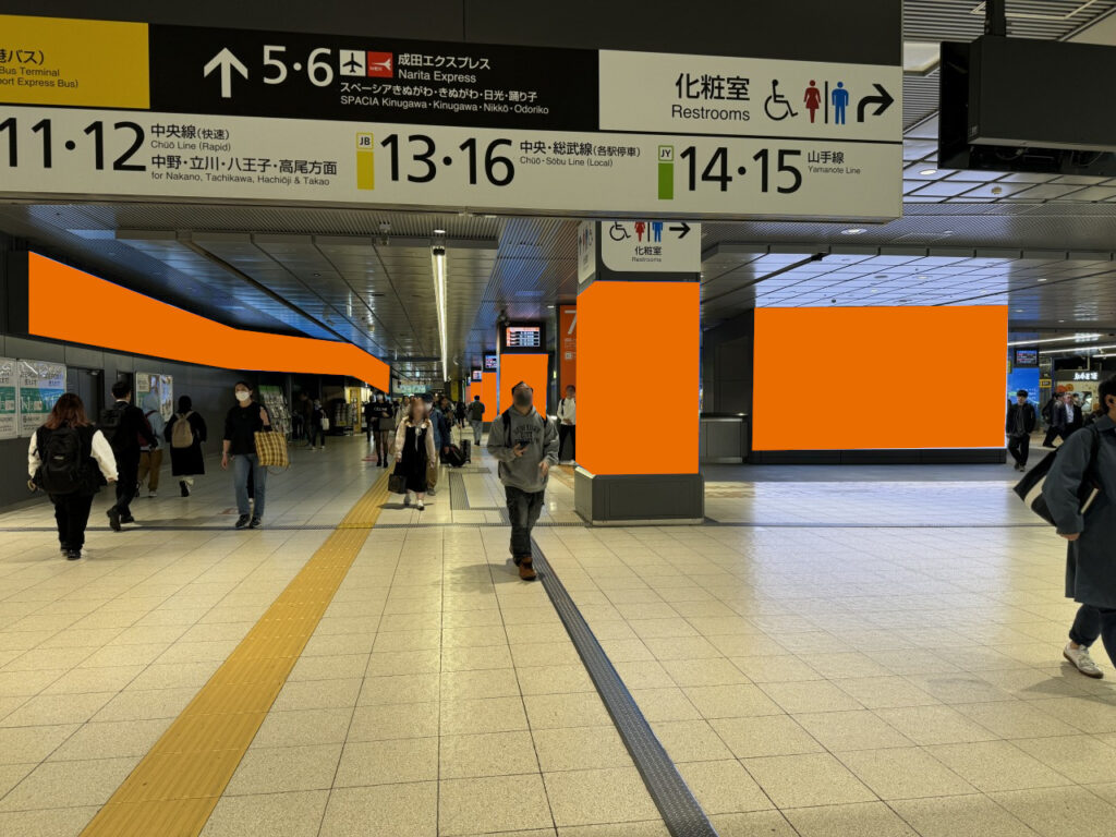 JR新宿駅新宿BBBモニター写真