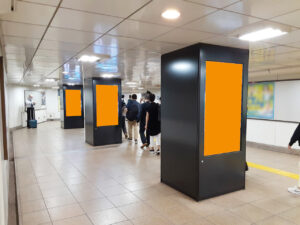 MCV 単駅1monthスポット 恵比寿駅 JR恵比寿駅方面改札｜JRへの乗り換えの方に見せるのにオススメの駅映像広告