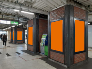 J・ADビジョン ステーションネットワーク単駅 新橋駅南改札｜新橋駅南改札にある7面の映像広告