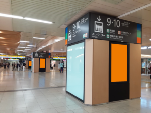 J・ADビジョン ステーションネットワーク単駅 上野駅公園改札内｜上野駅改札外にある6面の映像広告